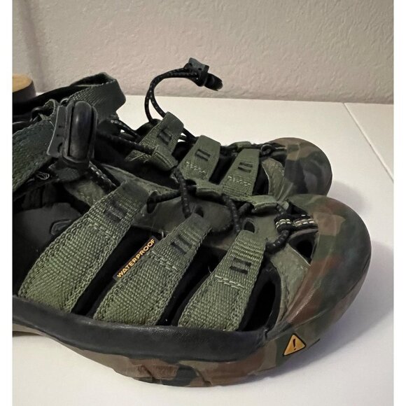 Keen‎ | H2 Newport Army Green Camo Waterproof Sandals Sz 3 Youth - Picture 3 of 7
